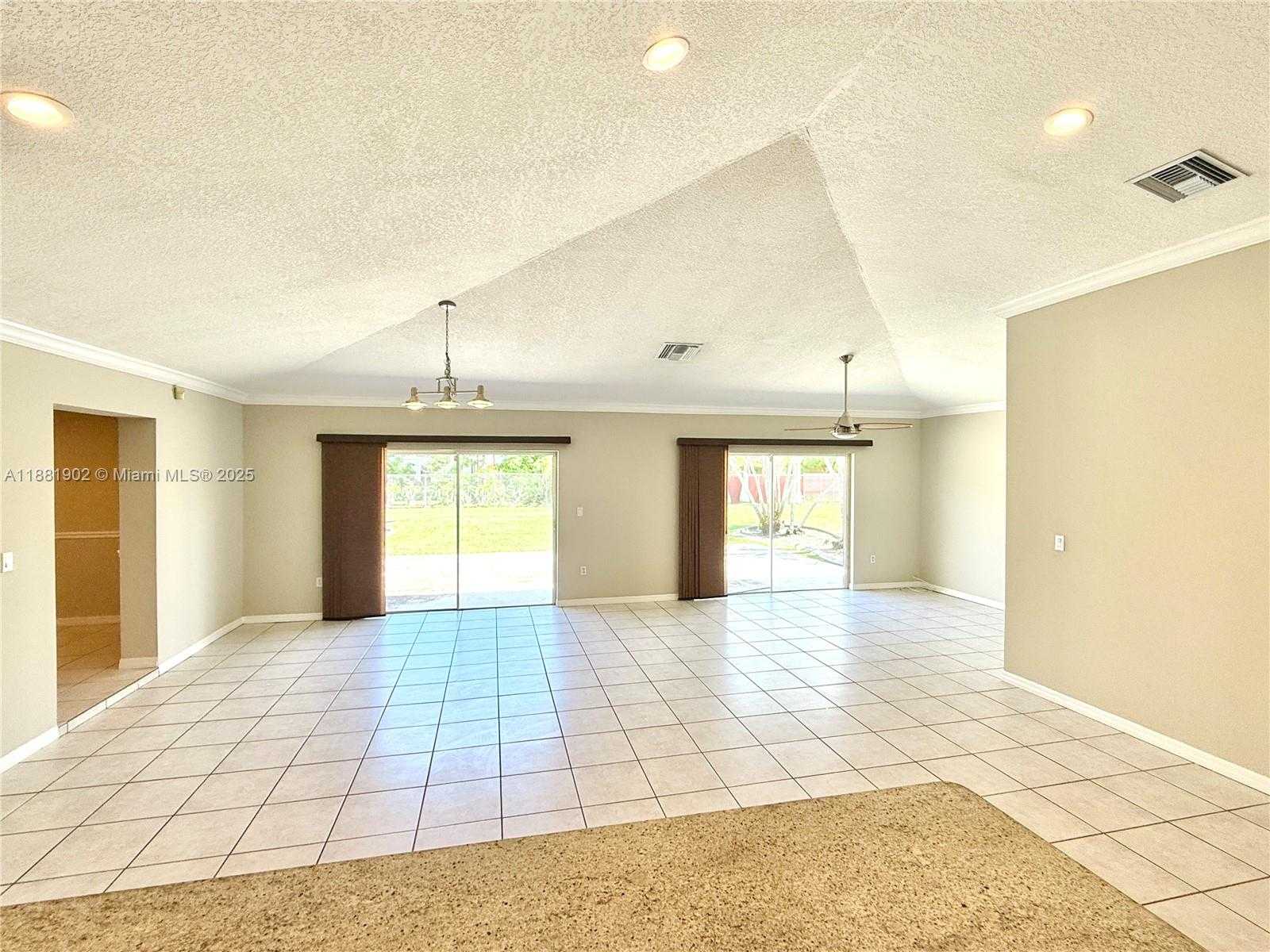 Small Image of 17501 SOUTH WEST 92ND CT, Palmetto Bay Number 3