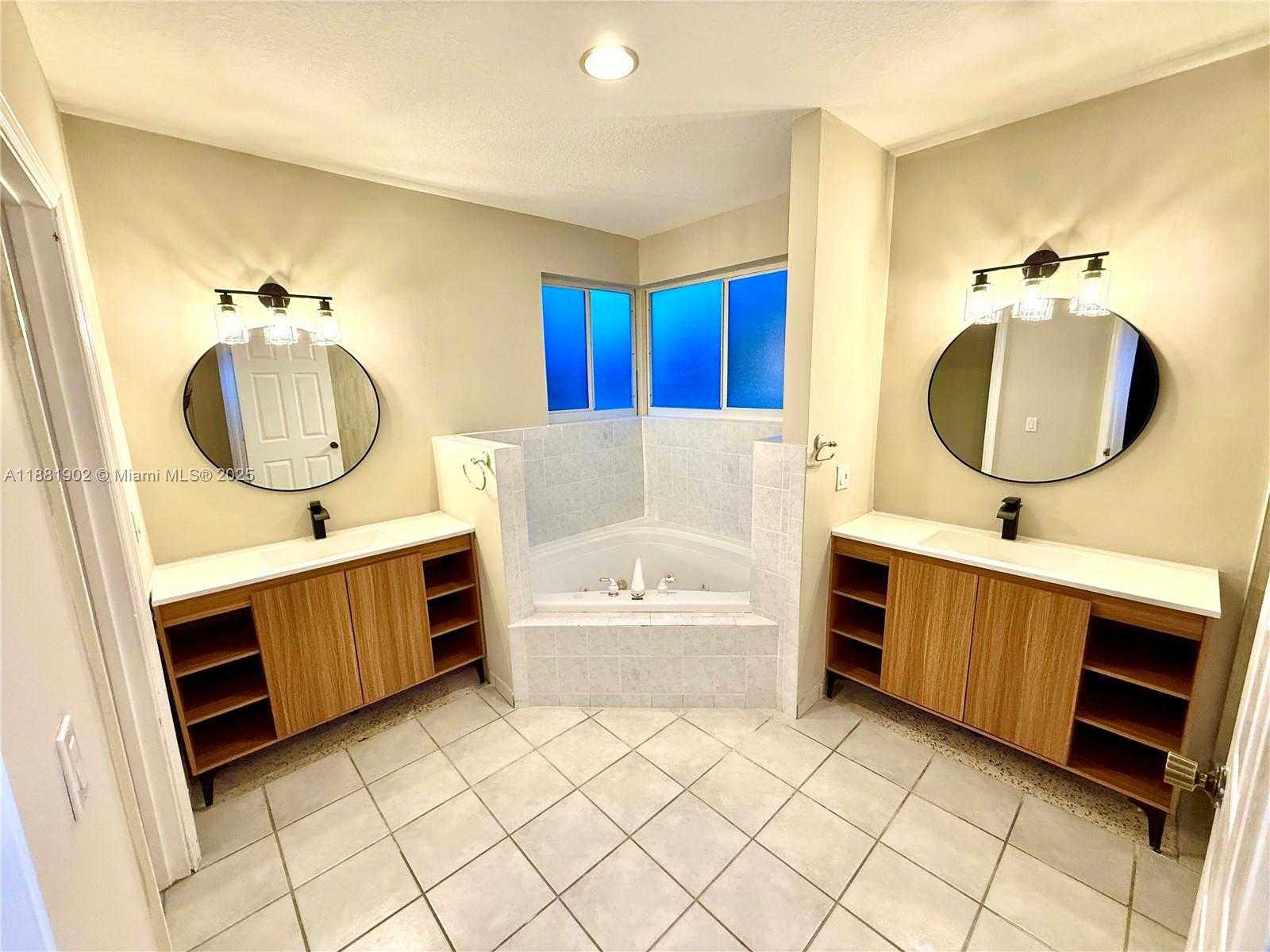Small Image of 17501 SOUTH WEST 92ND CT, Palmetto Bay Number 8