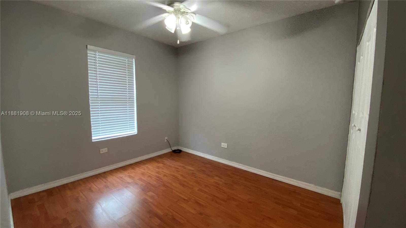 Small Image of 14776 GRANT LN #-, Miami Number 4