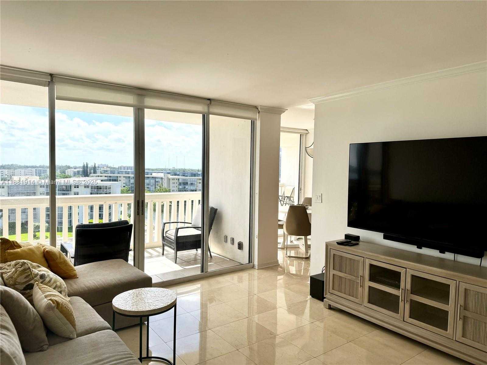 Small Image of 1000 ISLAND BLVD #811, Aventura Number 4