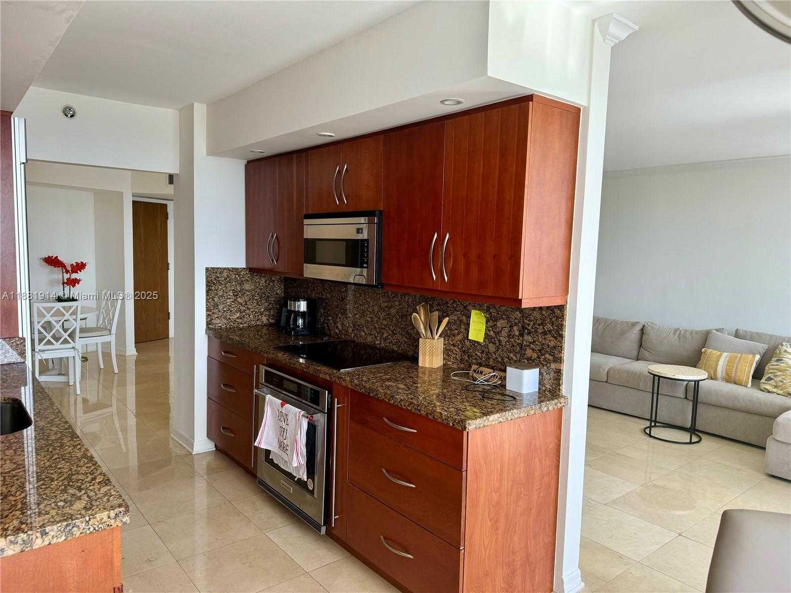 Small Image of 1000 ISLAND BLVD #811, Aventura Number 7