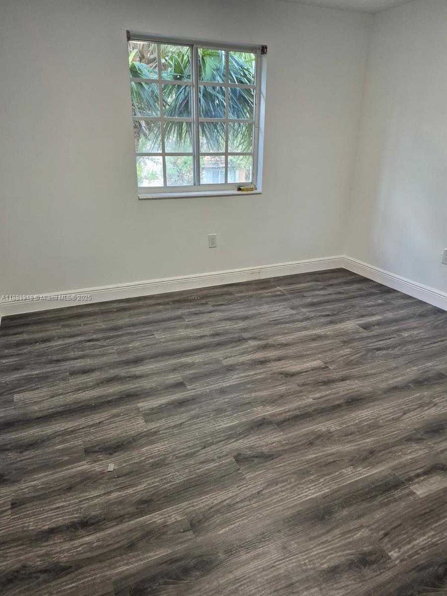 Small Image of 8950 NORTH WEST 189TH TER, Hialeah Number 10