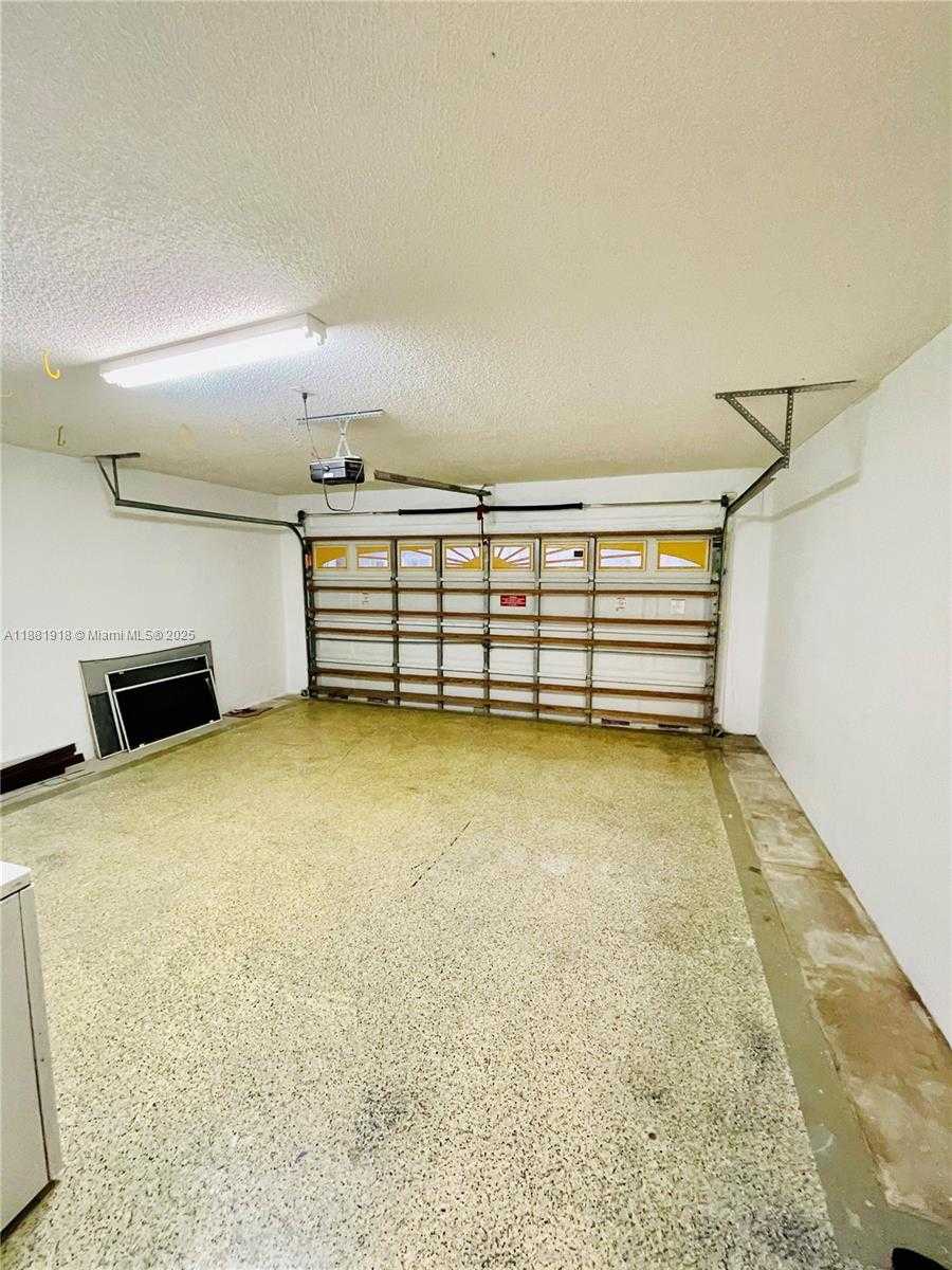 Small Image of 8950 NORTH WEST 189TH TER, Hialeah Number 12