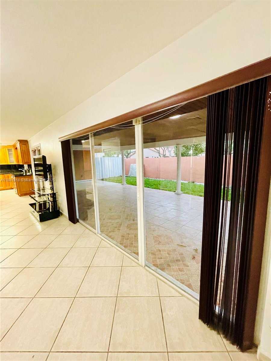 Small Image of 8950 NORTH WEST 189TH TER, Hialeah Number 14