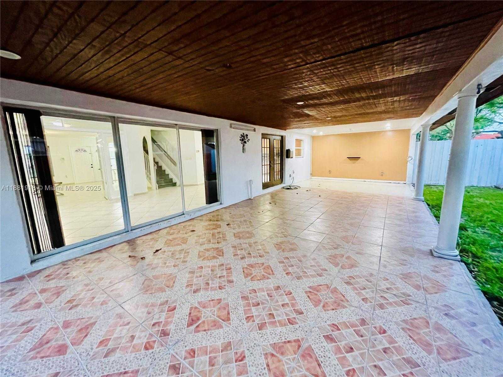 Small Image of 8950 NORTH WEST 189TH TER, Hialeah Number 15