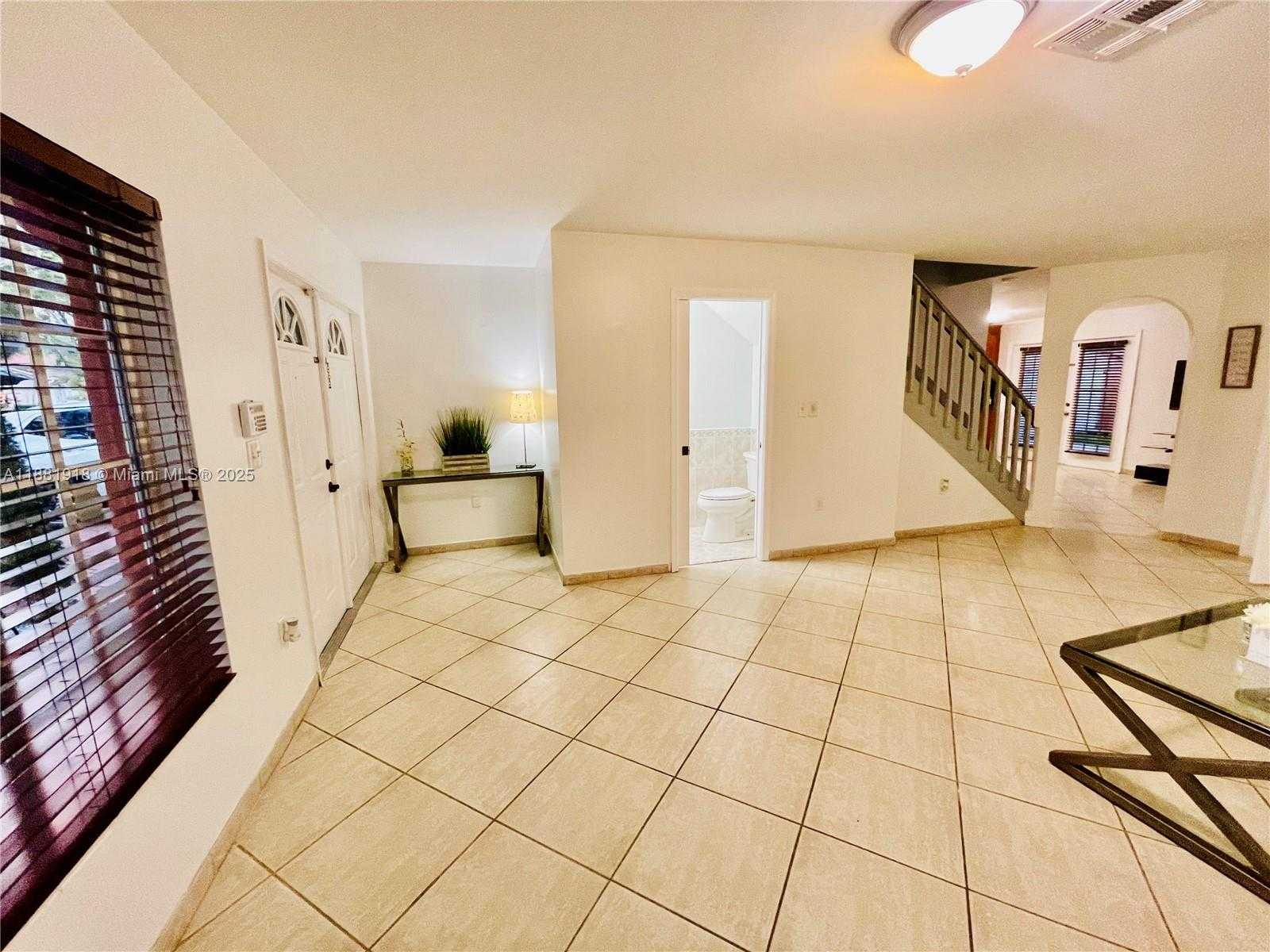 Small Image of 8950 NORTH WEST 189TH TER, Hialeah Number 4