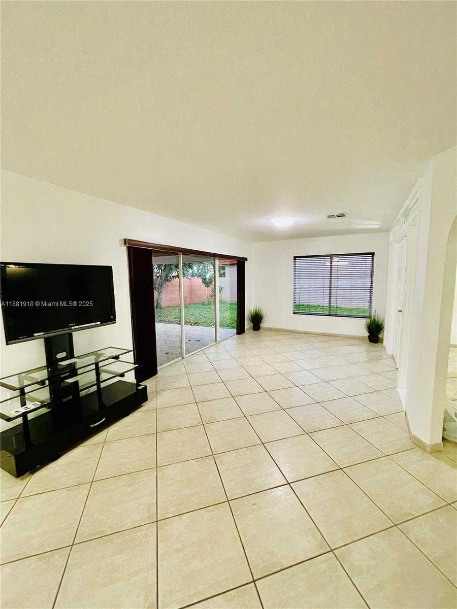 Small Image of 8950 NORTH WEST 189TH TER, Hialeah Number 6