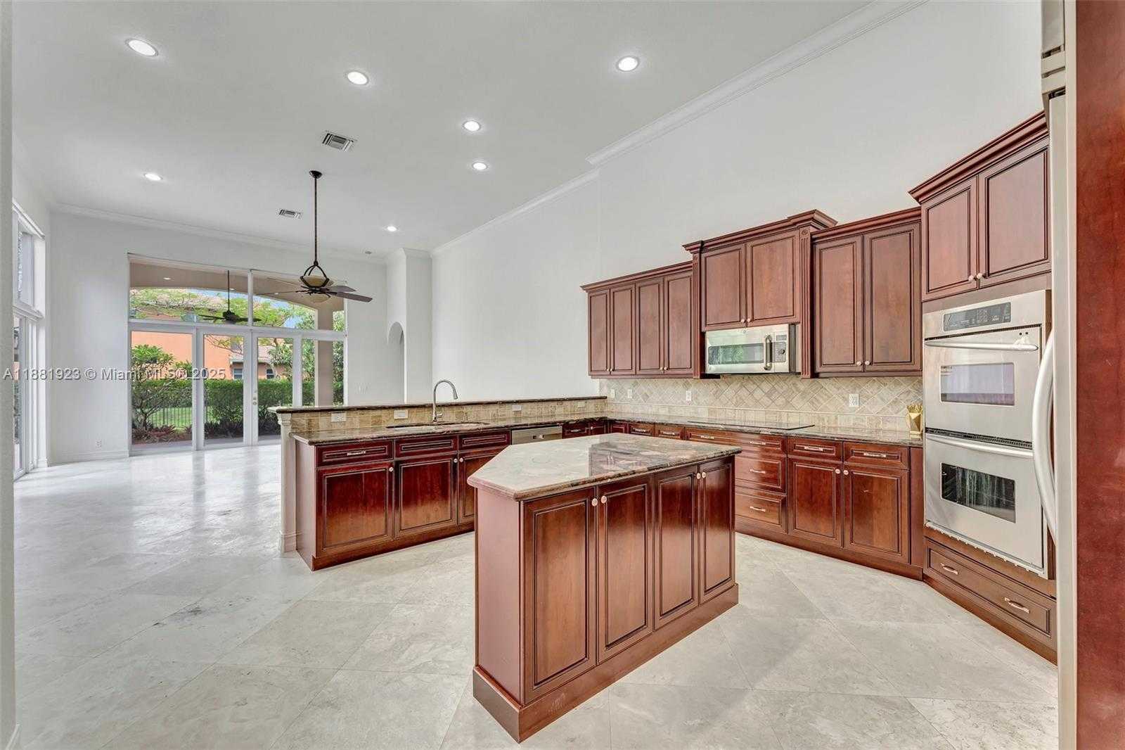 Small Image of 3203 WEST STONEBROOK CIR, Davie Number 11