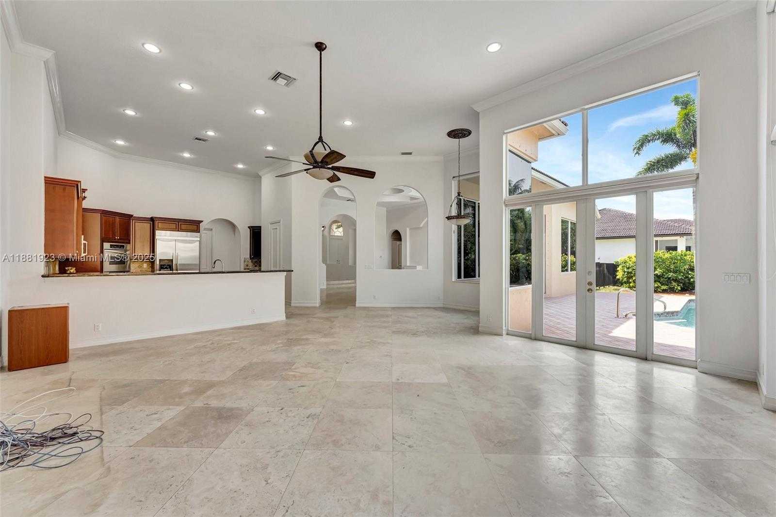 Small Image of 3203 WEST STONEBROOK CIR, Davie Number 14