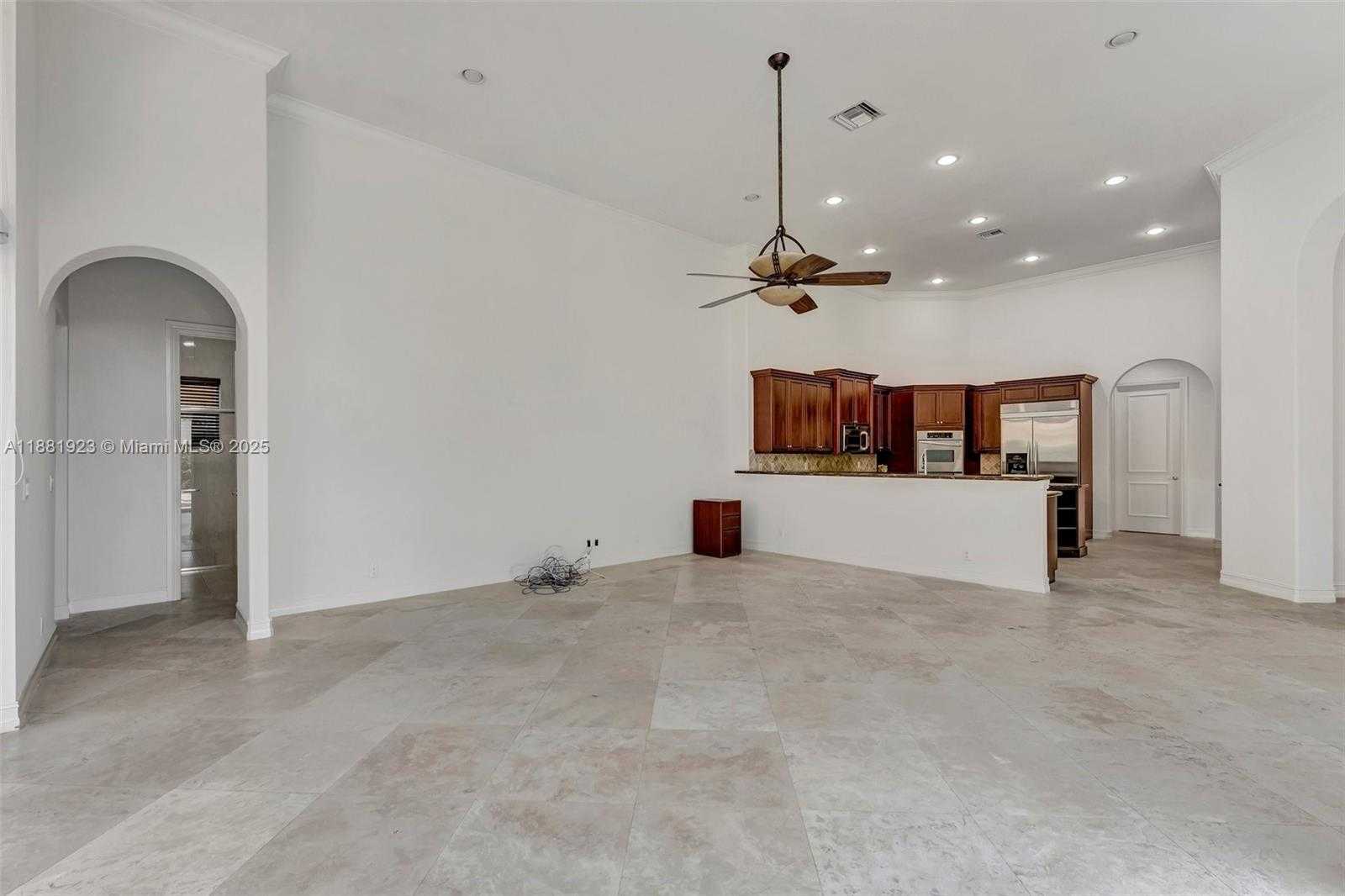 Small Image of 3203 WEST STONEBROOK CIR, Davie Number 16