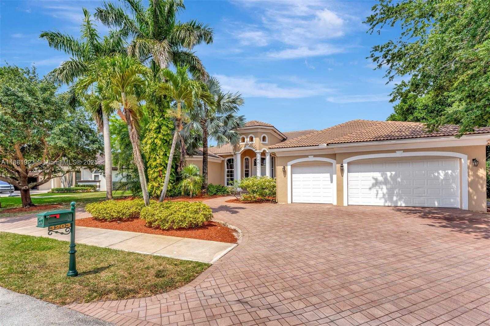 Small Image of 3203 WEST STONEBROOK CIR, Davie Number 2