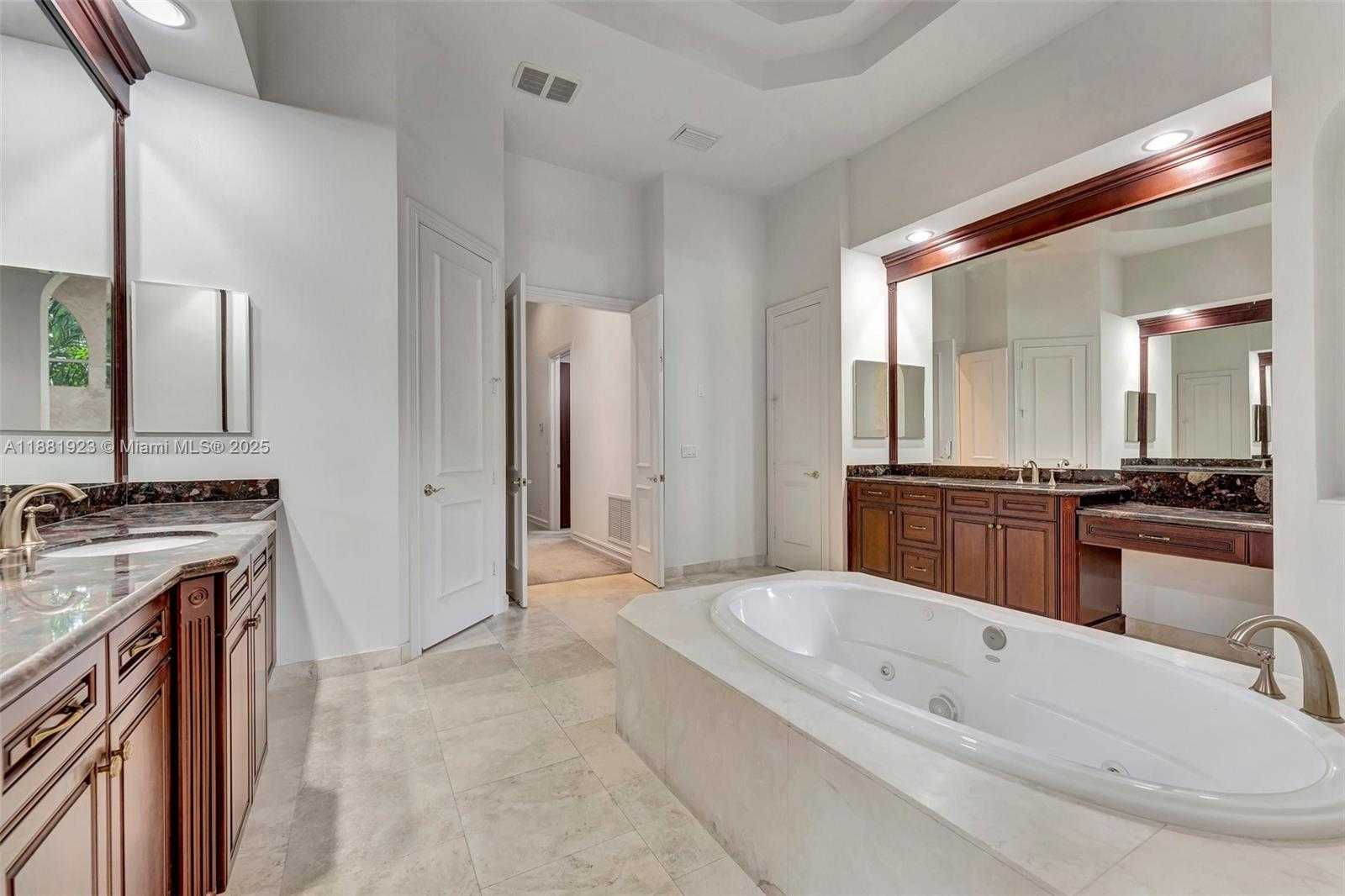 Small Image of 3203 WEST STONEBROOK CIR, Davie Number 26