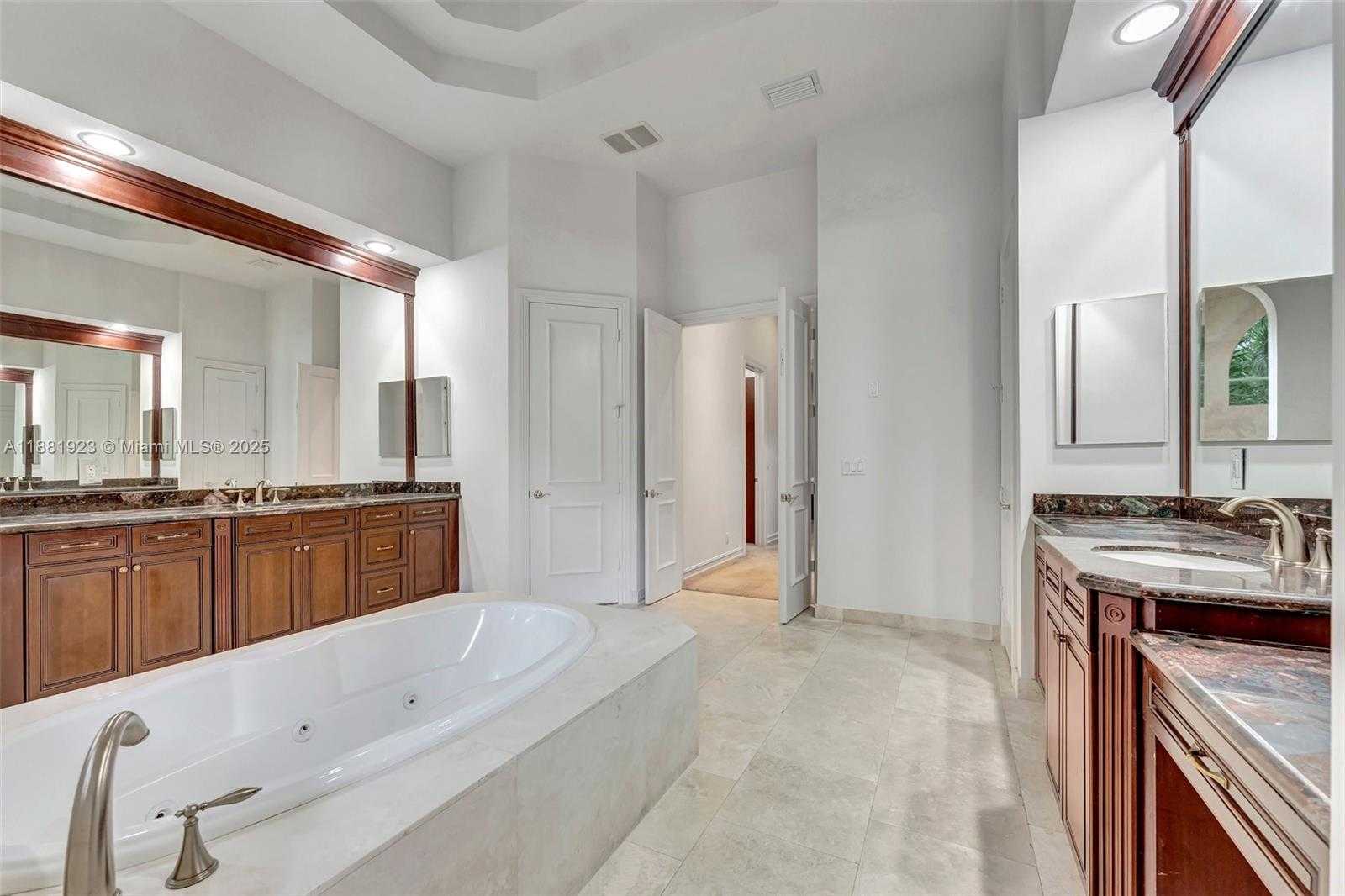 Small Image of 3203 WEST STONEBROOK CIR, Davie Number 27