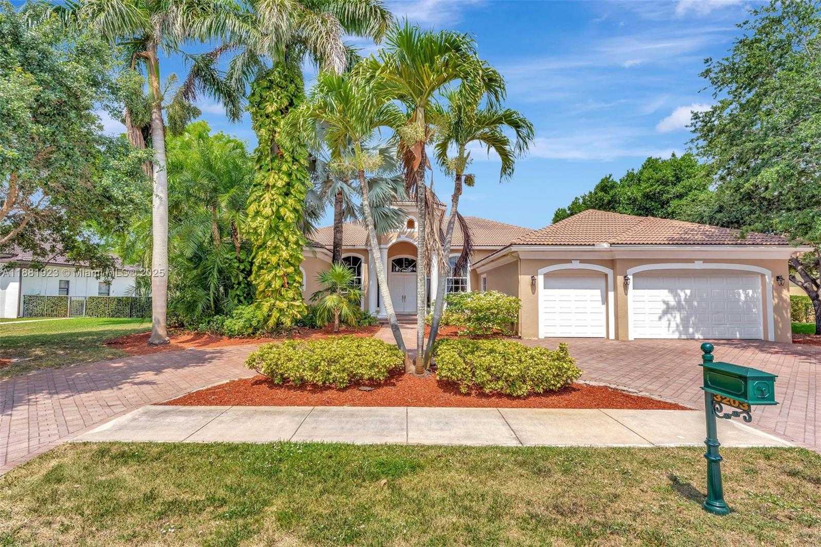 Small Image of 3203 WEST STONEBROOK CIR, Davie Number 3