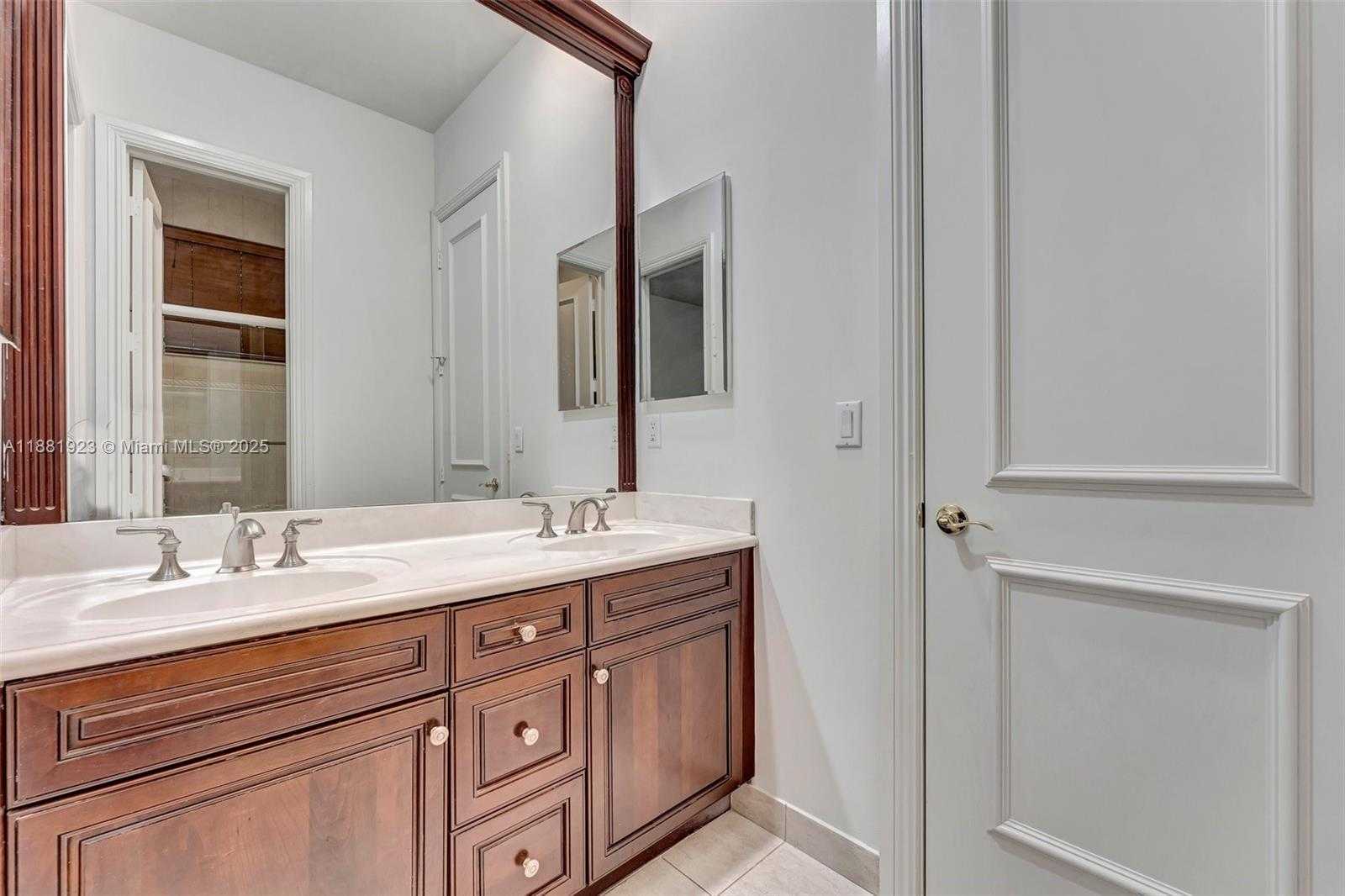 Small Image of 3203 WEST STONEBROOK CIR, Davie Number 33