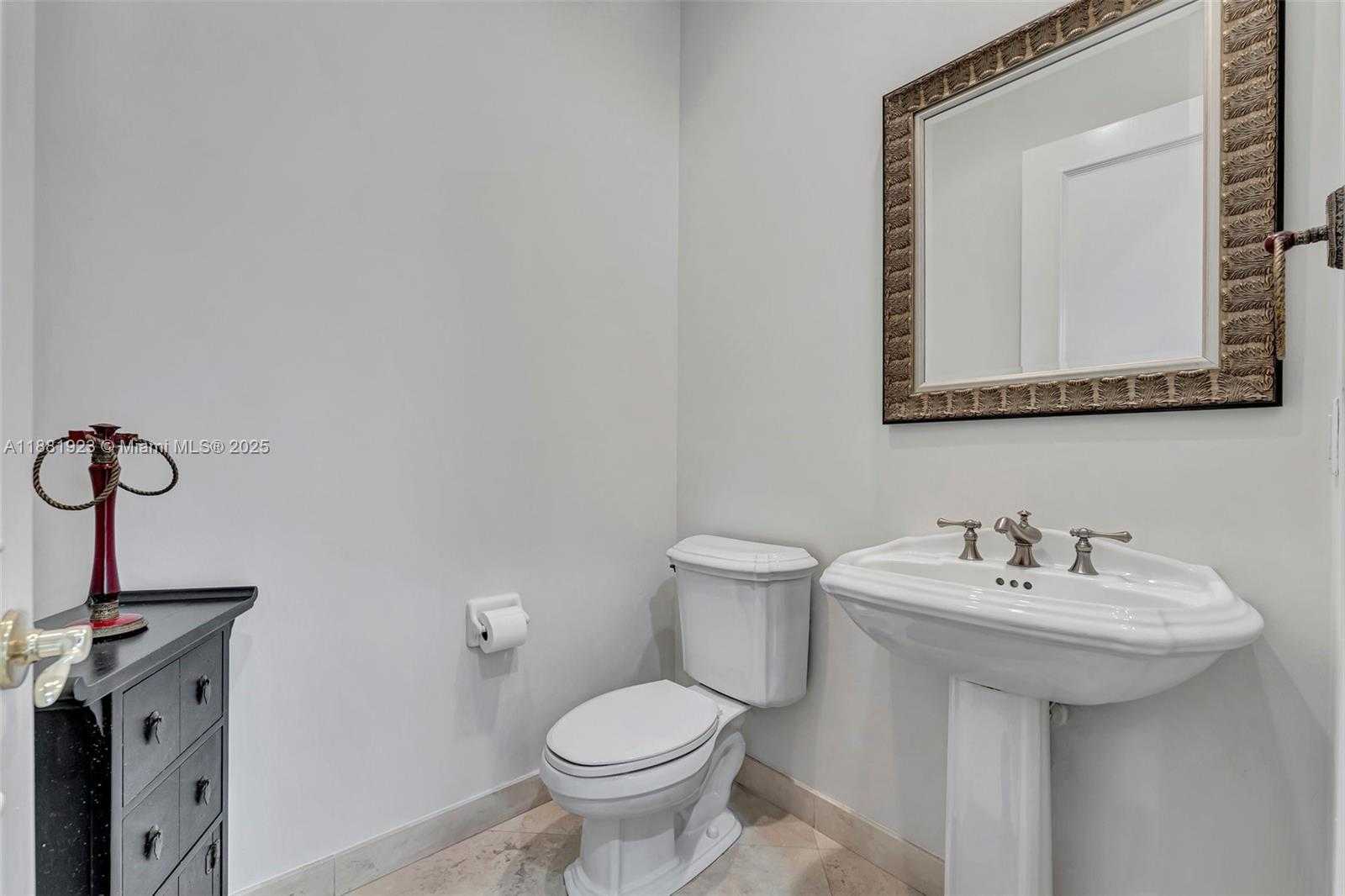 Small Image of 3203 WEST STONEBROOK CIR, Davie Number 43