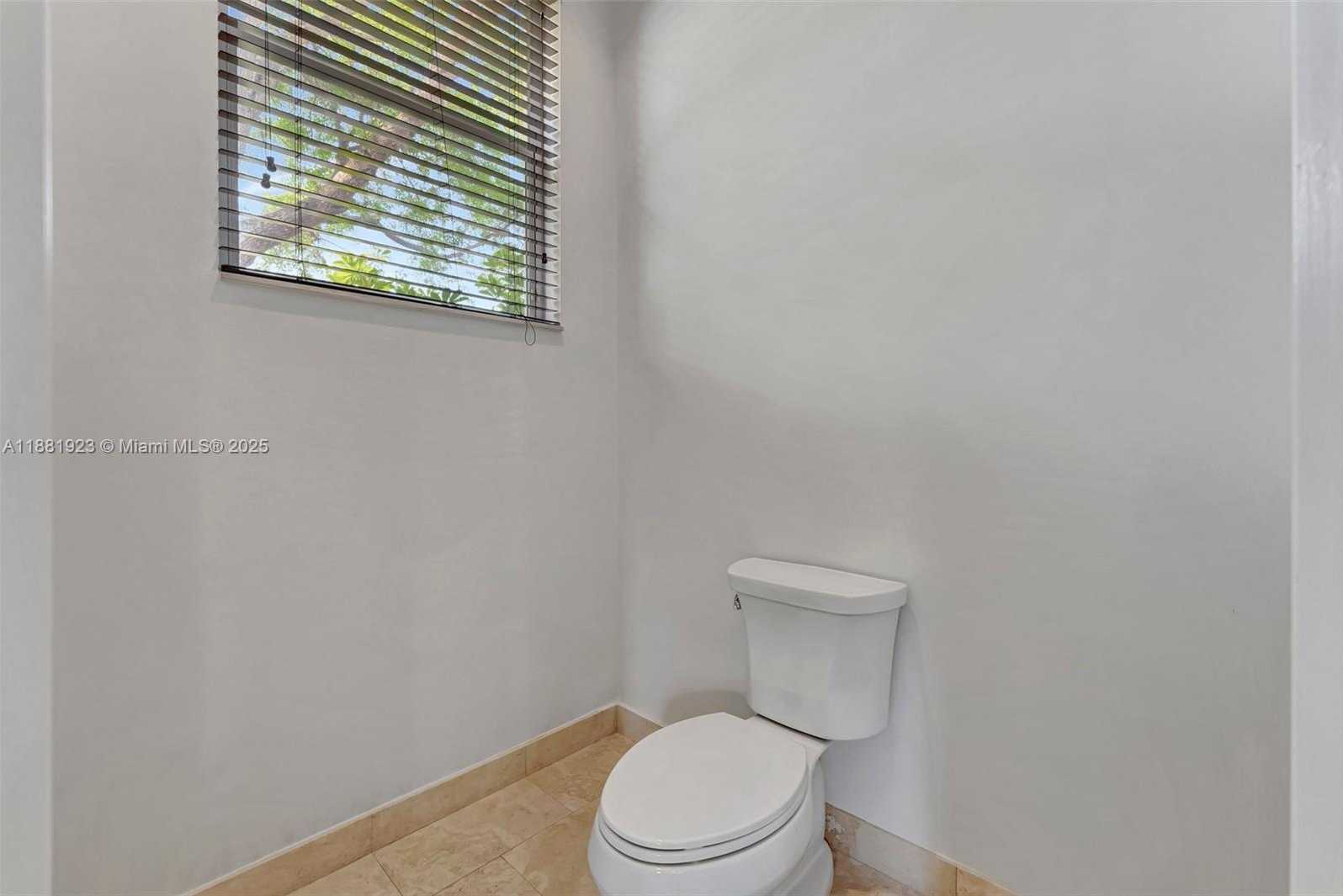 Small Image of 3203 WEST STONEBROOK CIR, Davie Number 44