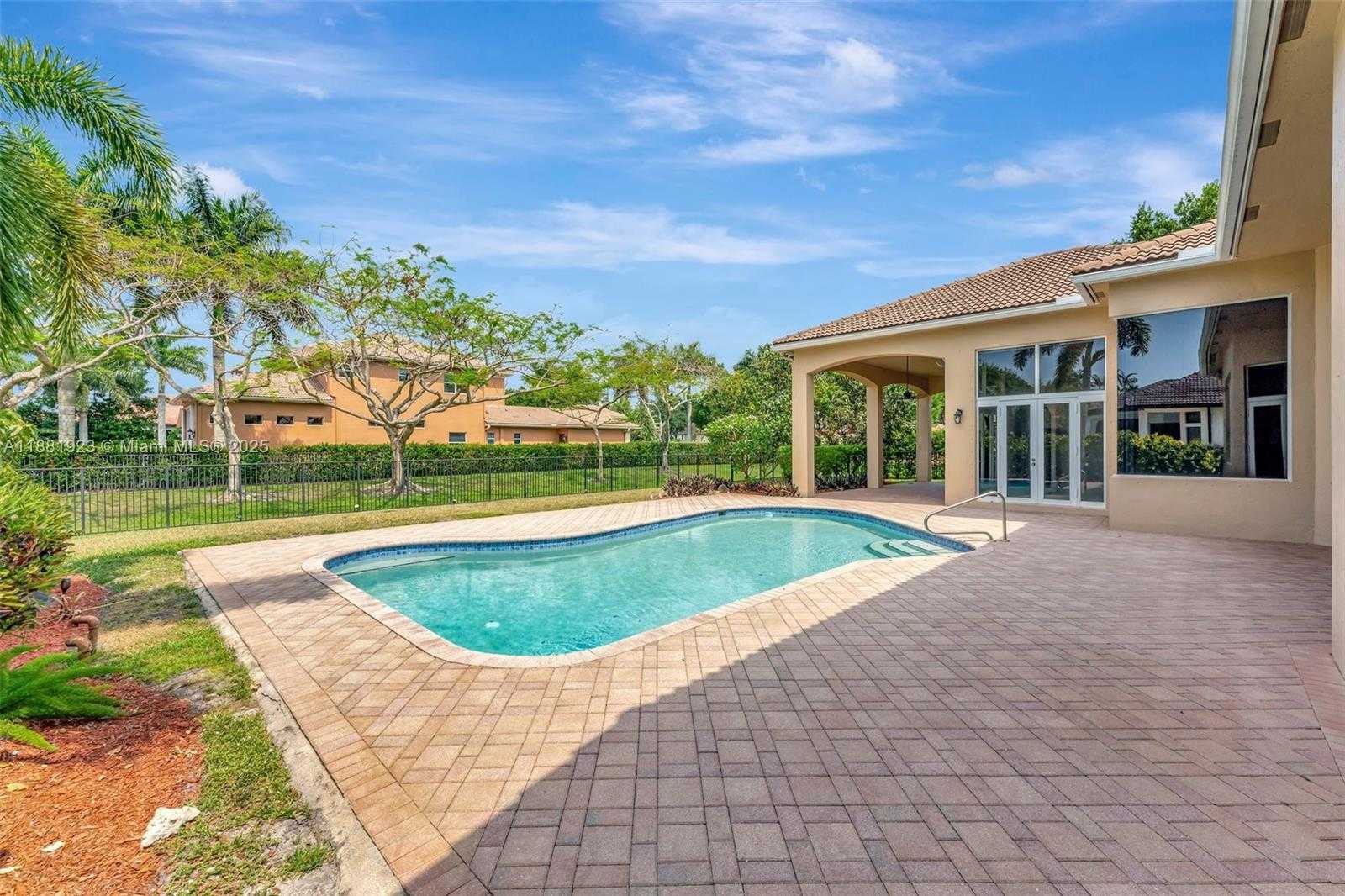 Small Image of 3203 WEST STONEBROOK CIR, Davie Number 46