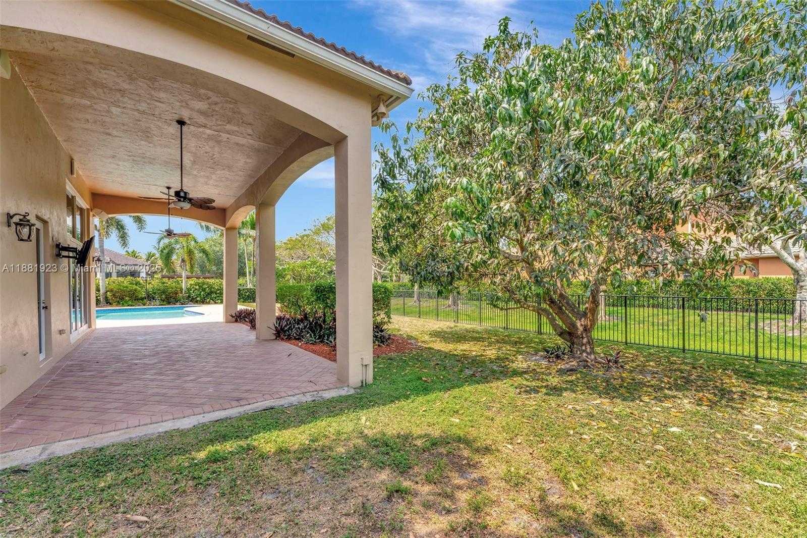 Small Image of 3203 WEST STONEBROOK CIR, Davie Number 48