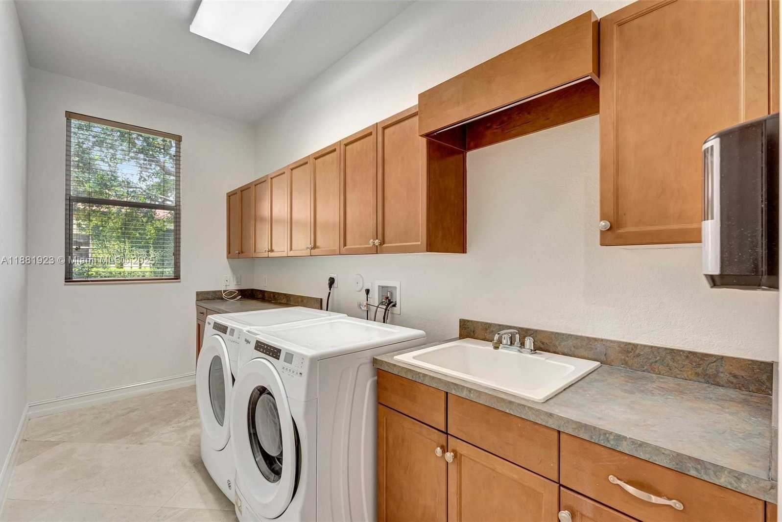 Small Image of 3203 WEST STONEBROOK CIR, Davie Number 49