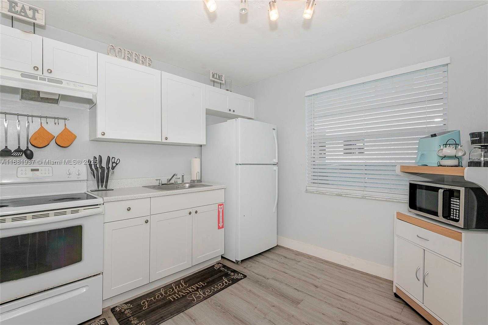 Small Image of 201 COLUMBUS PKWY #A, Hollywood Number 10