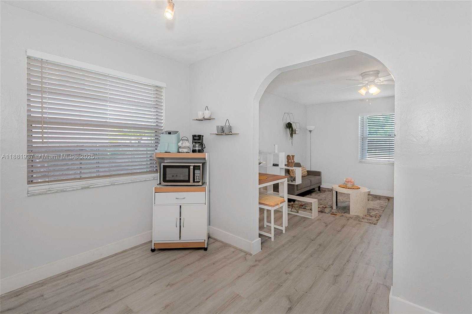 Small Image of 201 COLUMBUS PKWY #A, Hollywood Number 12