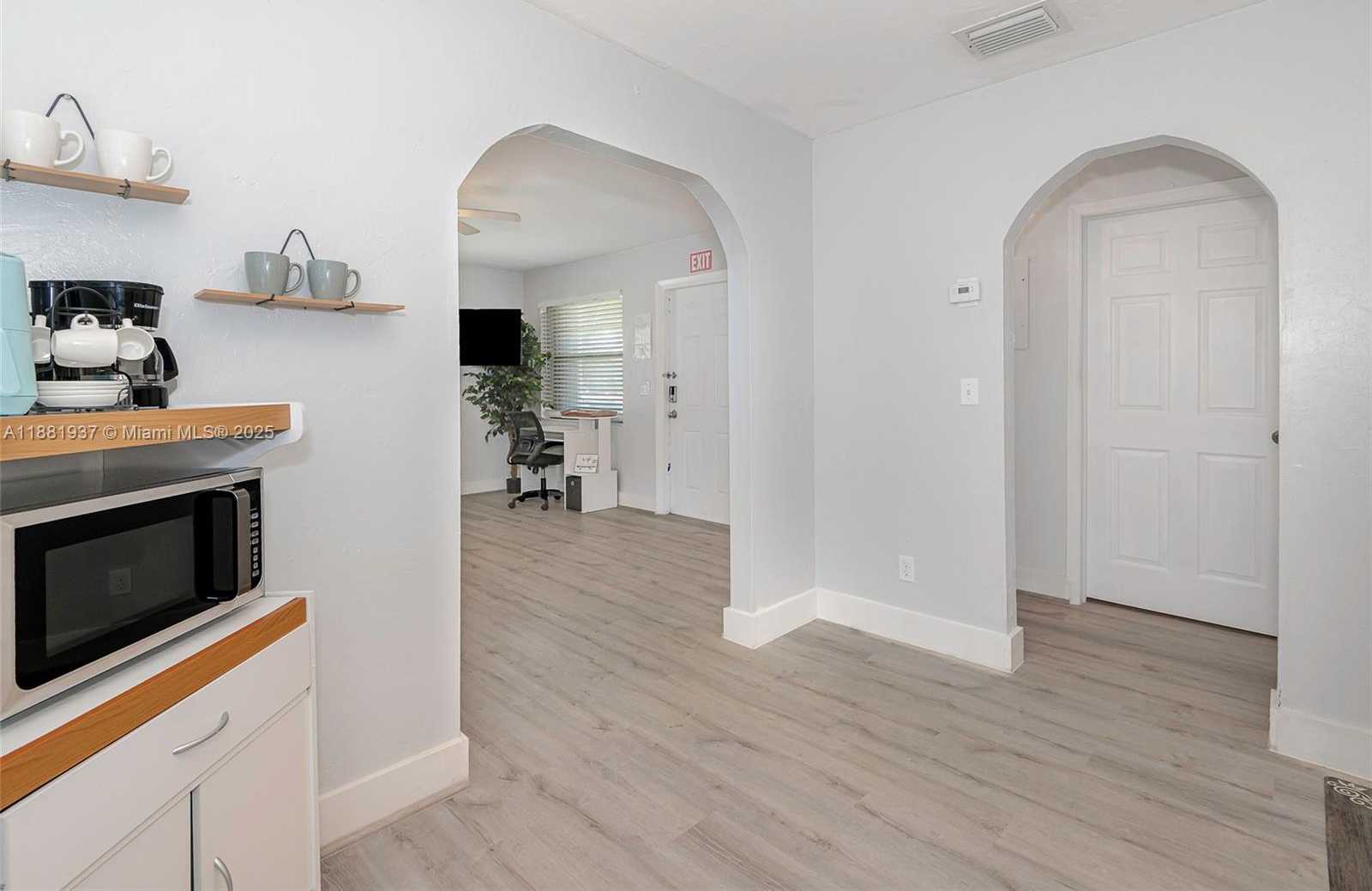 Small Image of 201 COLUMBUS PKWY #A, Hollywood Number 13