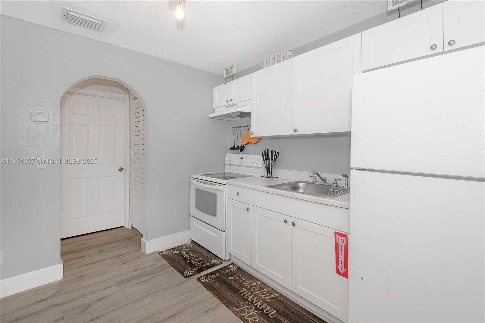 Small Image of 201 COLUMBUS PKWY #A, Hollywood Number 14