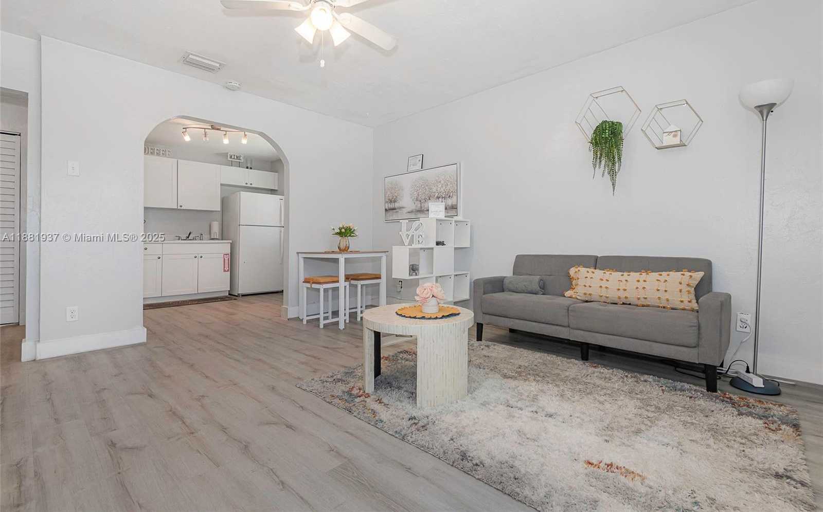 Small Image of 201 COLUMBUS PKWY #A, Hollywood Number 4