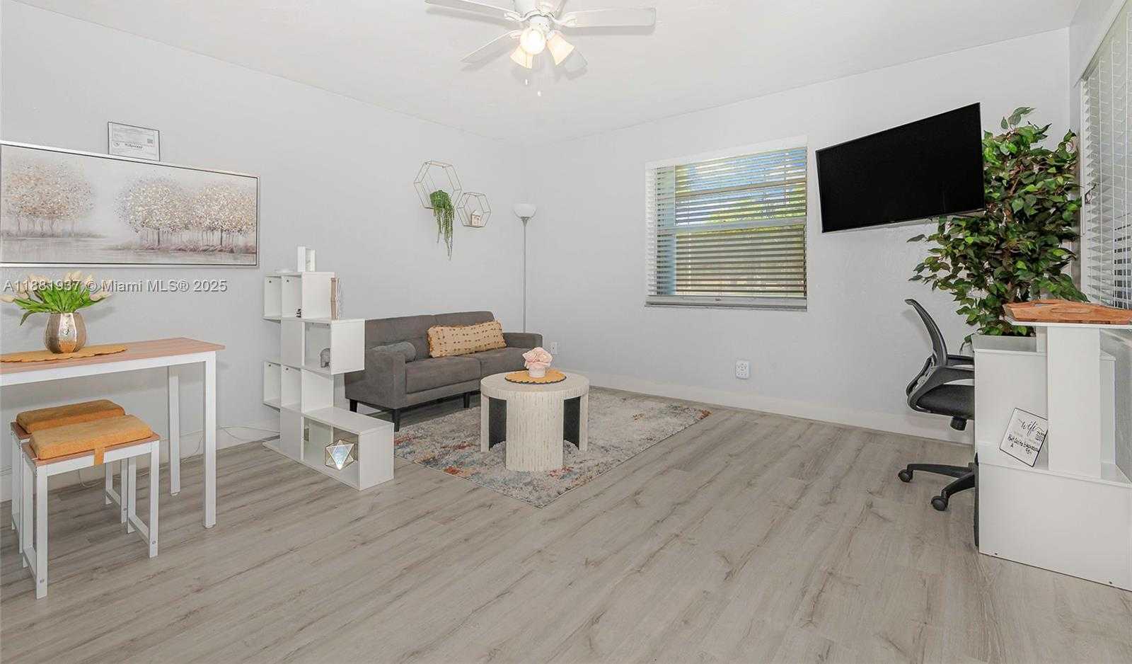 Small Image of 201 COLUMBUS PKWY #A, Hollywood Number 6