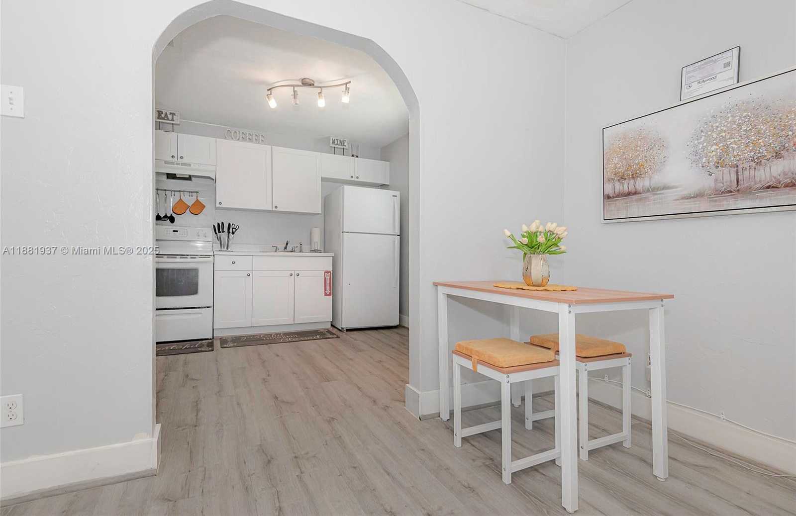 Small Image of 201 COLUMBUS PKWY #A, Hollywood Number 8