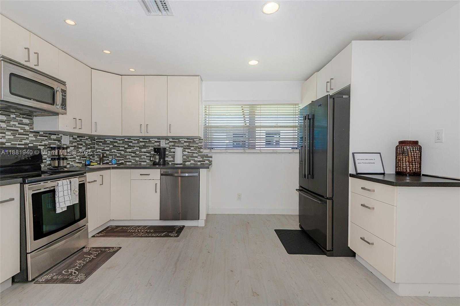 Small Image of 201 COLUMBUS PKWY #B, Hollywood Number 10