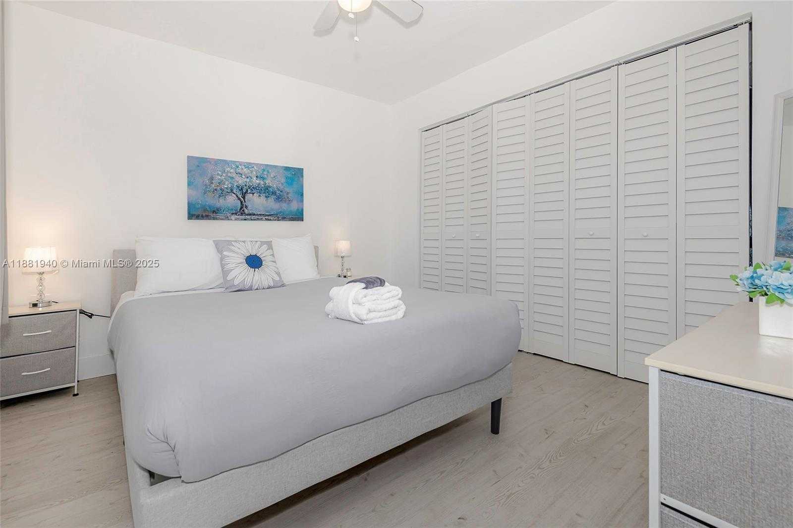 Small Image of 201 COLUMBUS PKWY #B, Hollywood Number 12