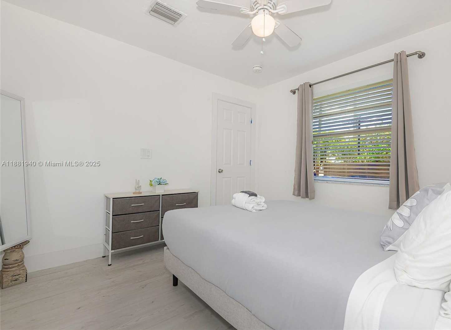 Small Image of 201 COLUMBUS PKWY #B, Hollywood Number 14