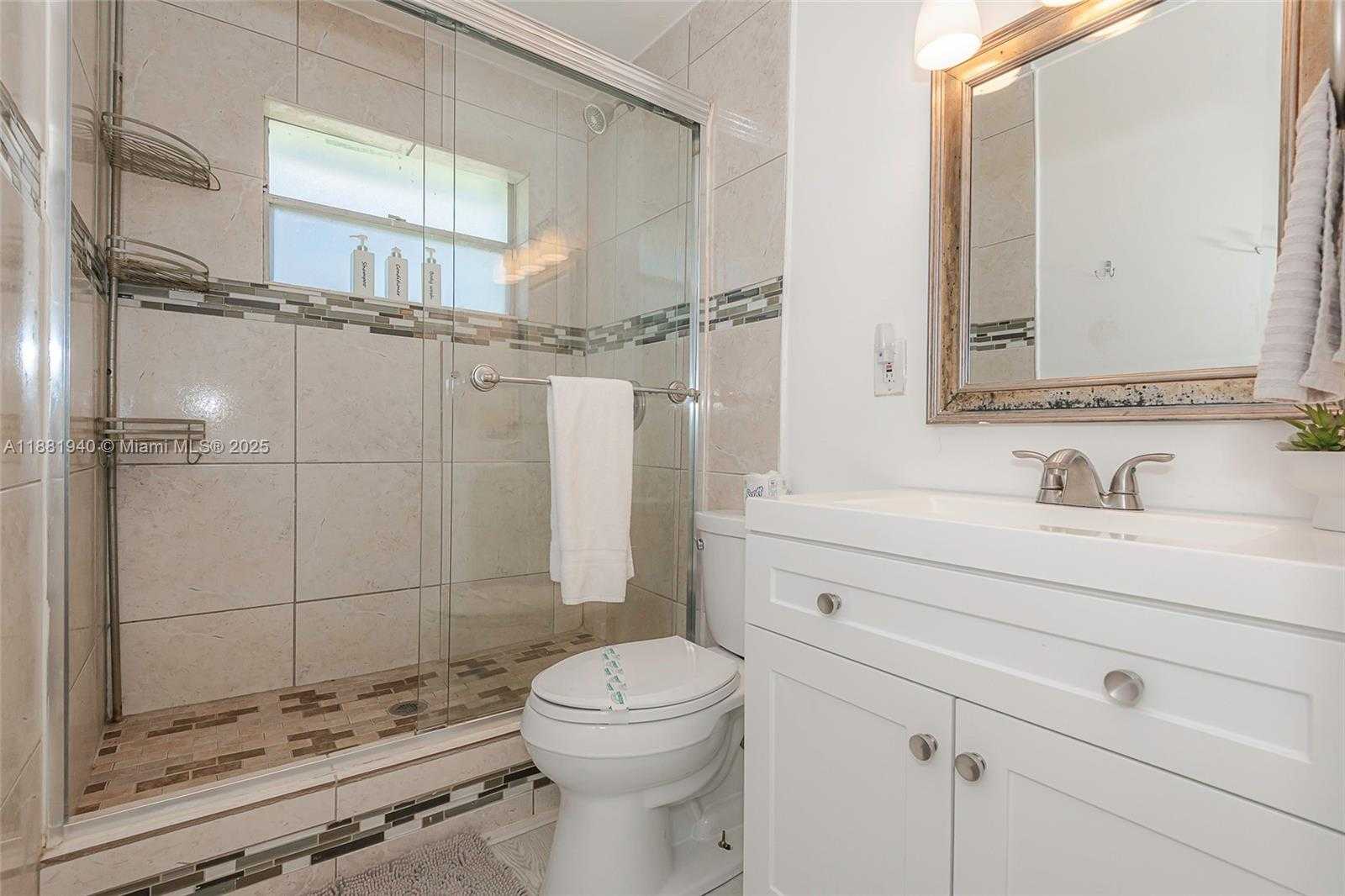 Small Image of 201 COLUMBUS PKWY #B, Hollywood Number 15