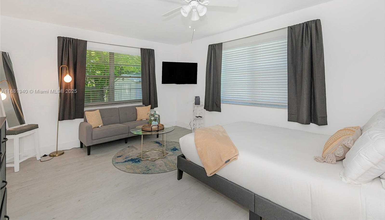 Small Image of 201 COLUMBUS PKWY #B, Hollywood Number 16