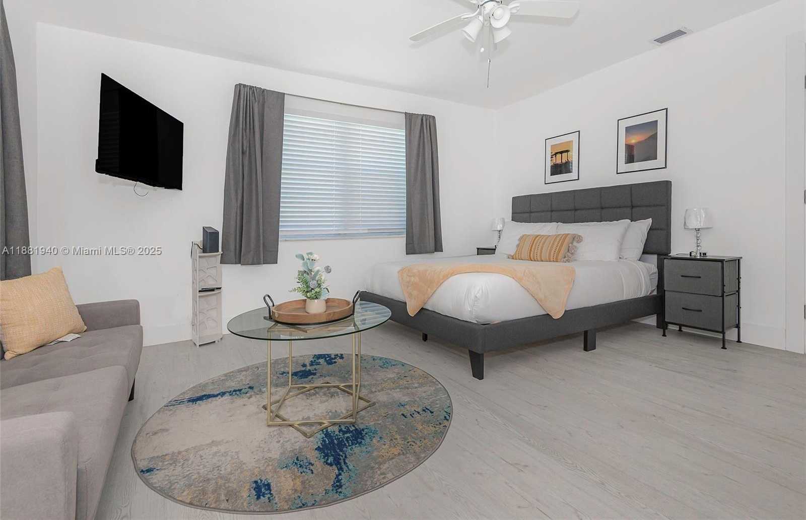 Small Image of 201 COLUMBUS PKWY #B, Hollywood Number 17