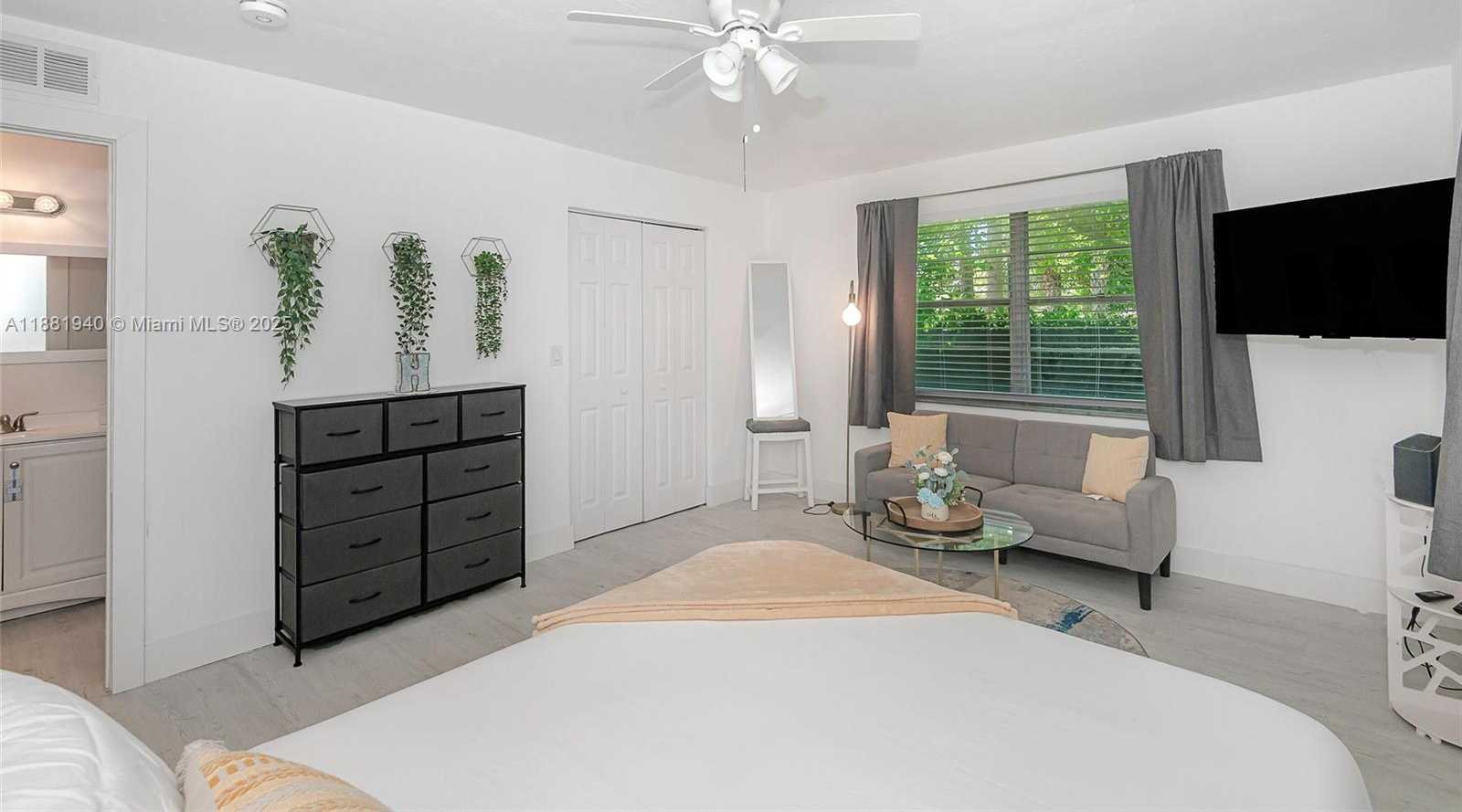 Small Image of 201 COLUMBUS PKWY #B, Hollywood Number 18