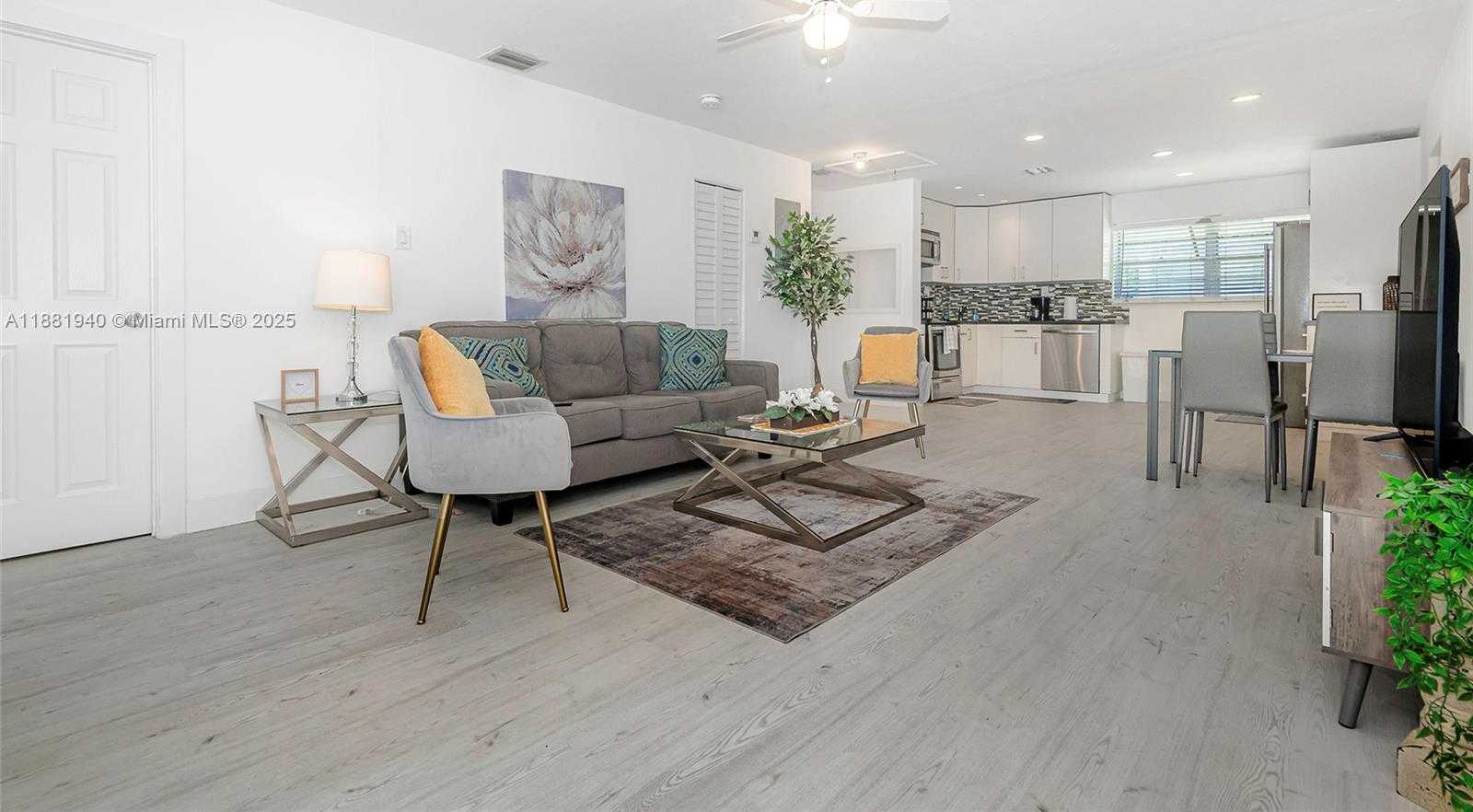 Small Image of 201 COLUMBUS PKWY #B, Hollywood Number 3