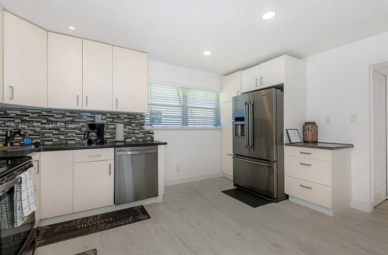 Small Image of 201 COLUMBUS PKWY #B, Hollywood Number 9