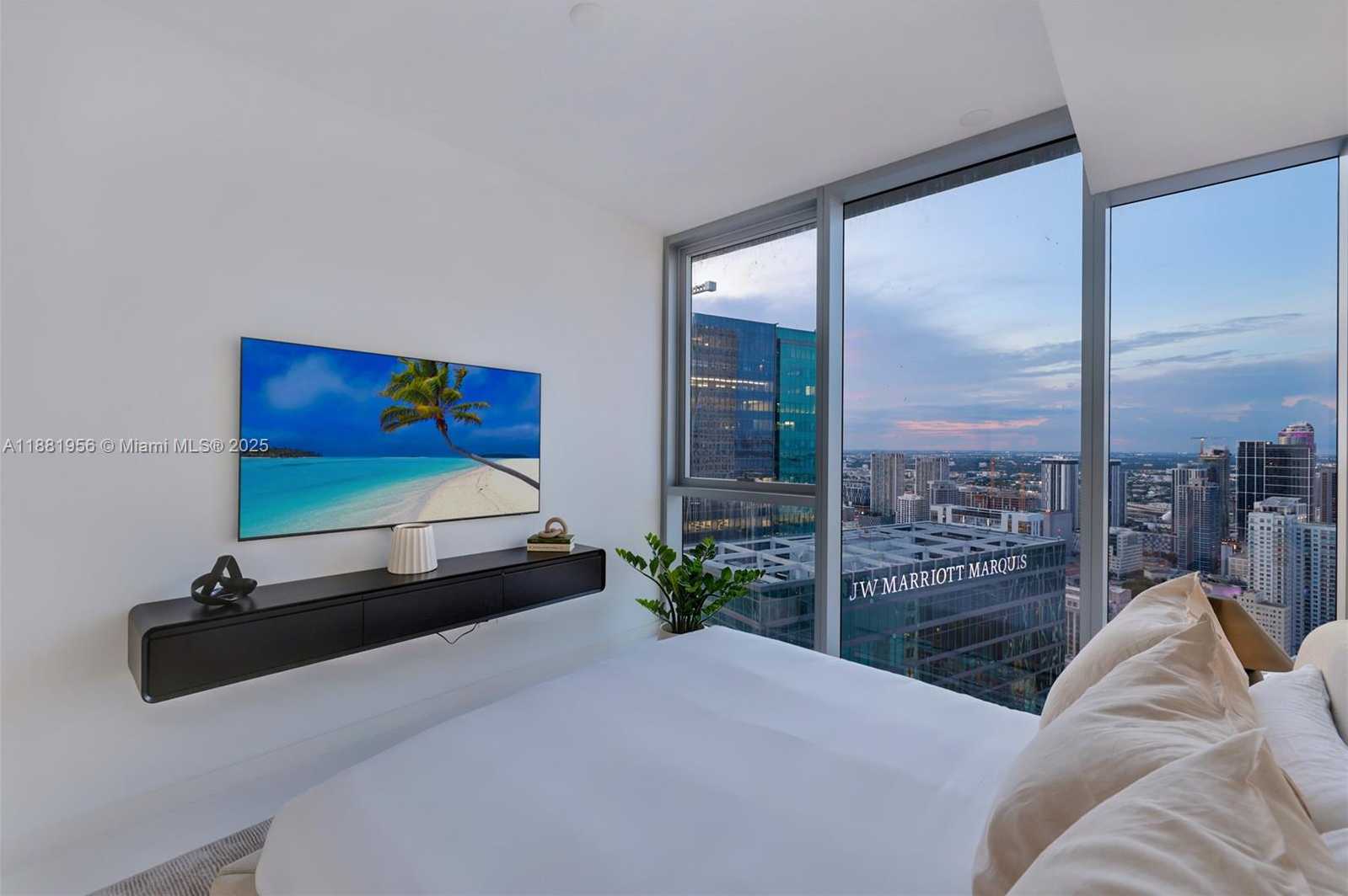 Small Image of 300 BISCAYNE BOULEVARD WAY #5108, Miami Number 10