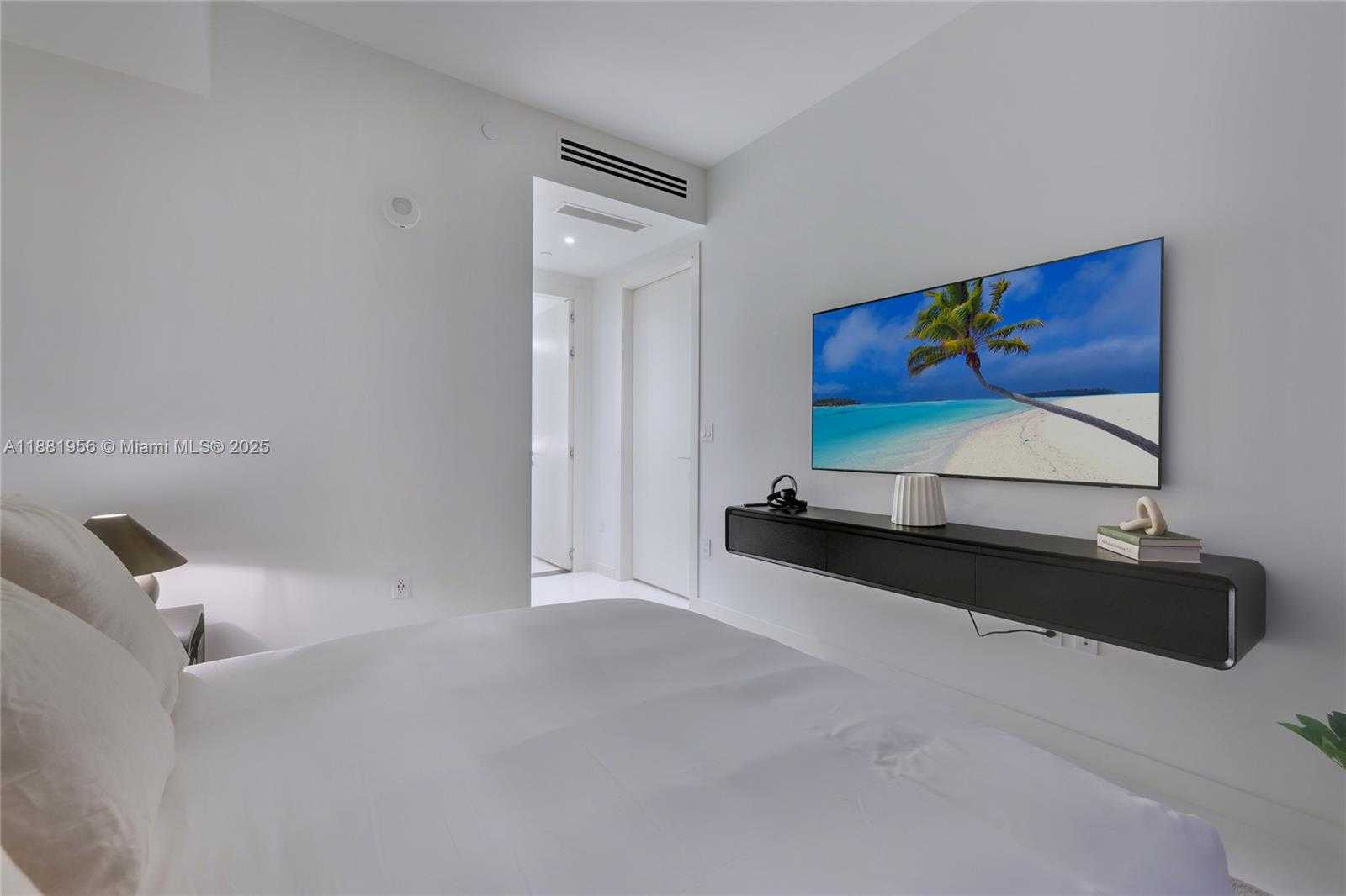 Small Image of 300 BISCAYNE BOULEVARD WAY #5108, Miami Number 11