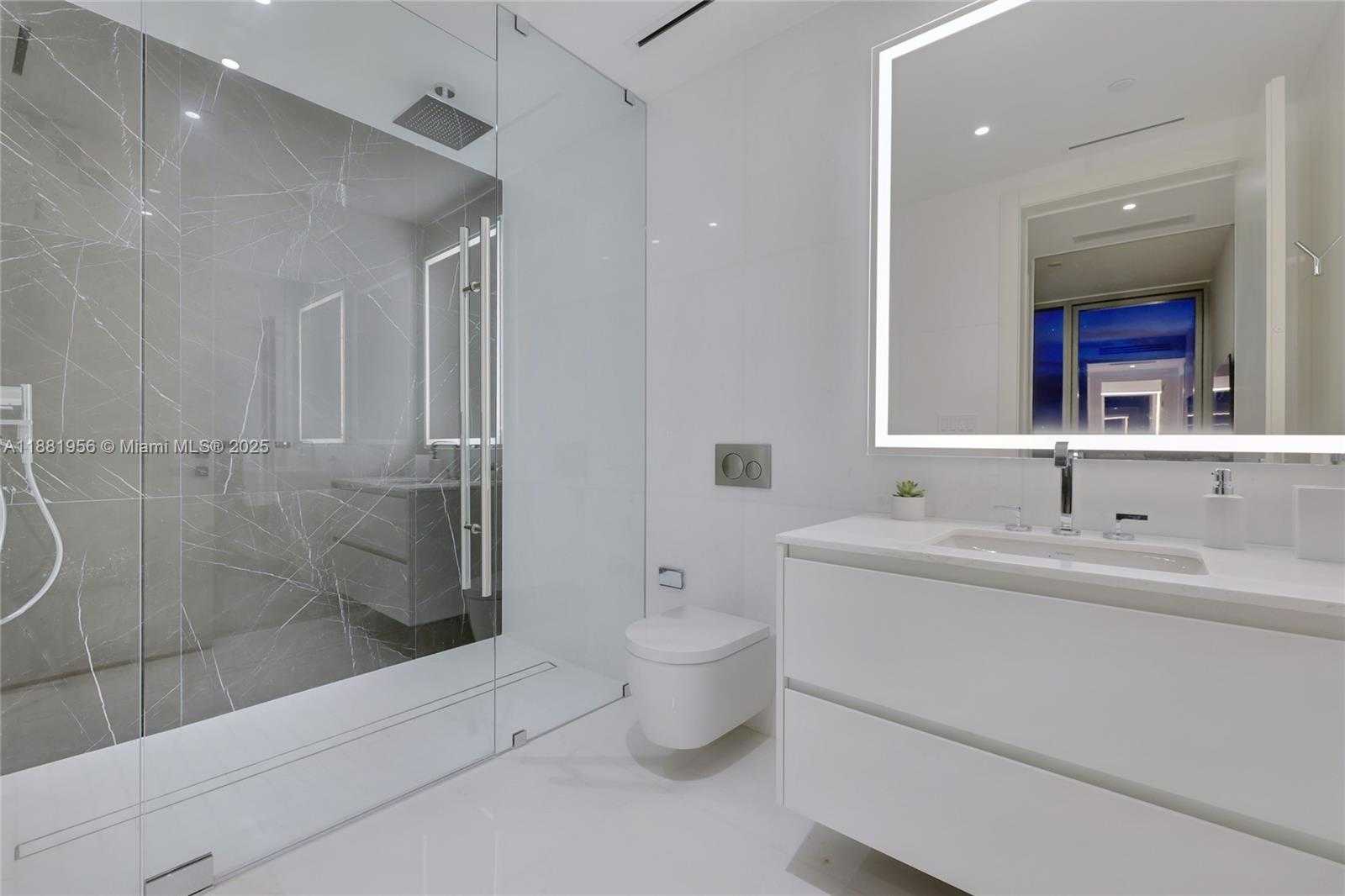 Small Image of 300 BISCAYNE BOULEVARD WAY #5108, Miami Number 12