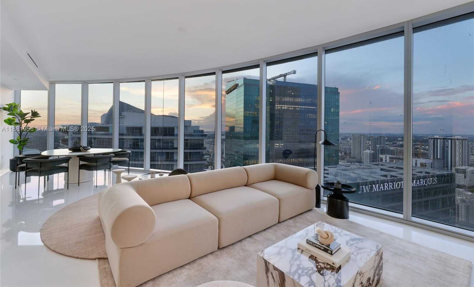 Small Image of 300 BISCAYNE BOULEVARD WAY #5108, Miami Number 3
