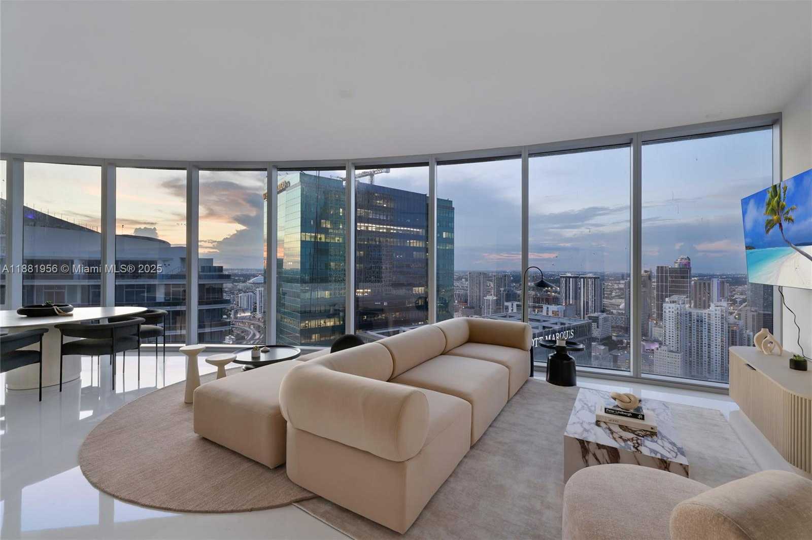 Small Image of 300 BISCAYNE BOULEVARD WAY #5108, Miami Number 4