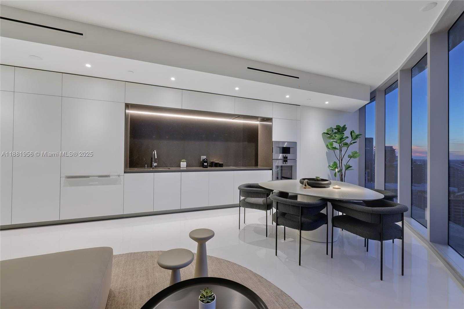 Small Image of 300 BISCAYNE BOULEVARD WAY #5108, Miami Number 7