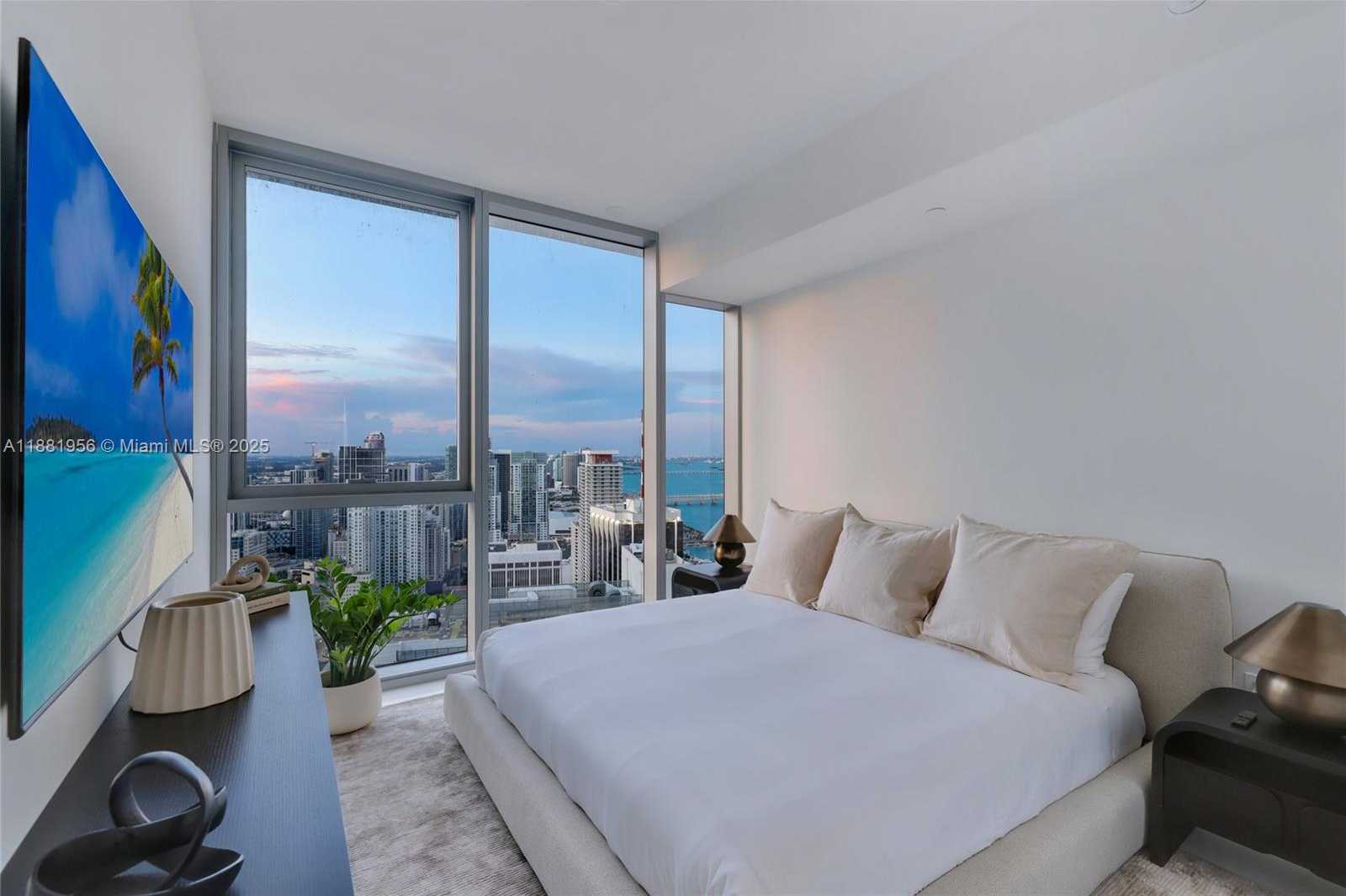 Small Image of 300 BISCAYNE BOULEVARD WAY #5108, Miami Number 8