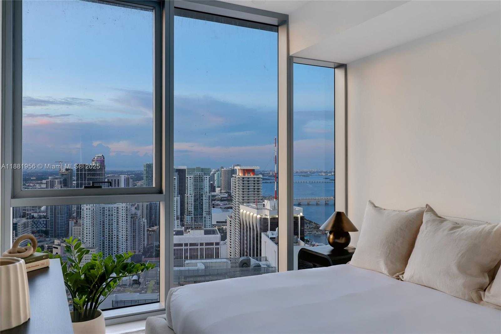 Small Image of 300 BISCAYNE BOULEVARD WAY #5108, Miami Number 9