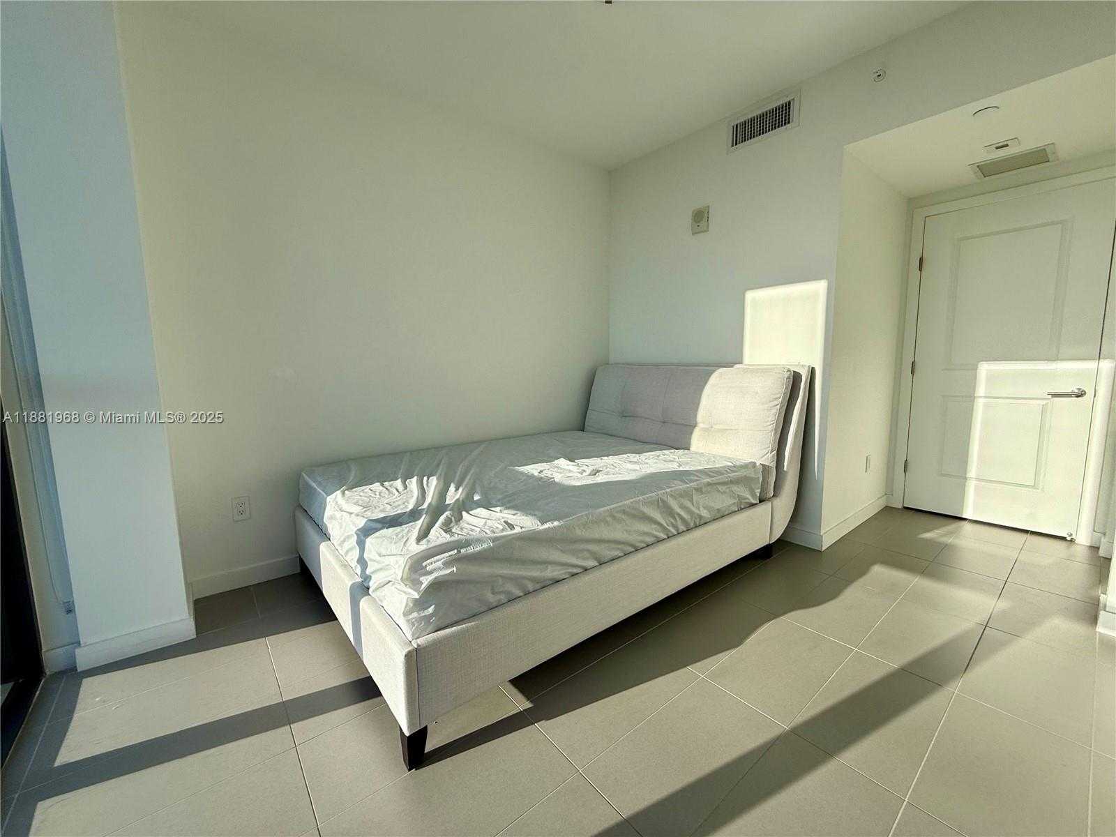 Small Image of 1600 NORTH EAST 1ST AVE #3210, Miami Number 25