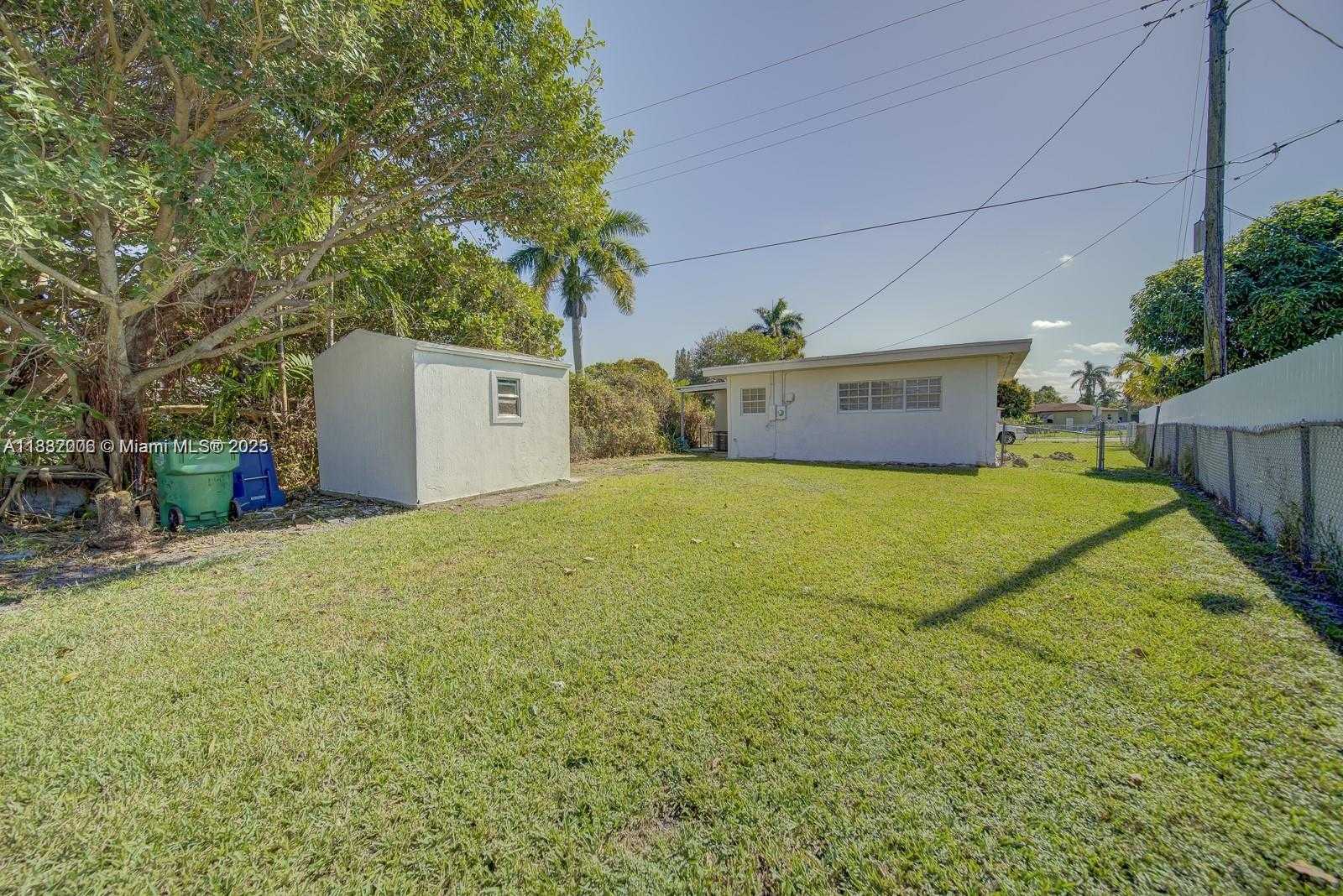 Small Image of 1471 NORTH WEST 93RD ST, Miami Number 10